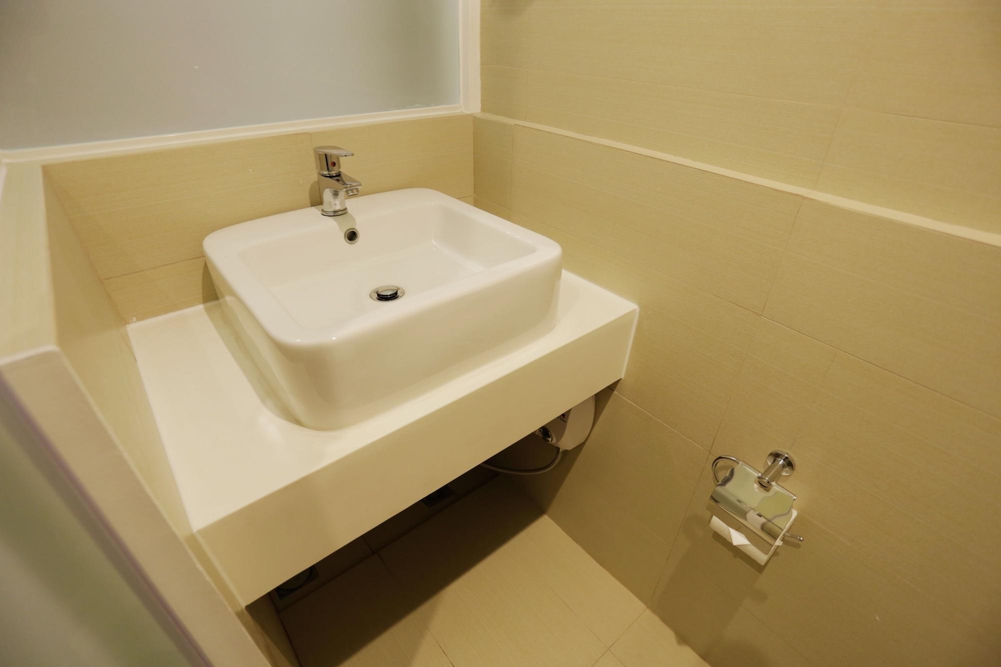 Go Hotels Timog Quezon City Dış mekan fotoğraf