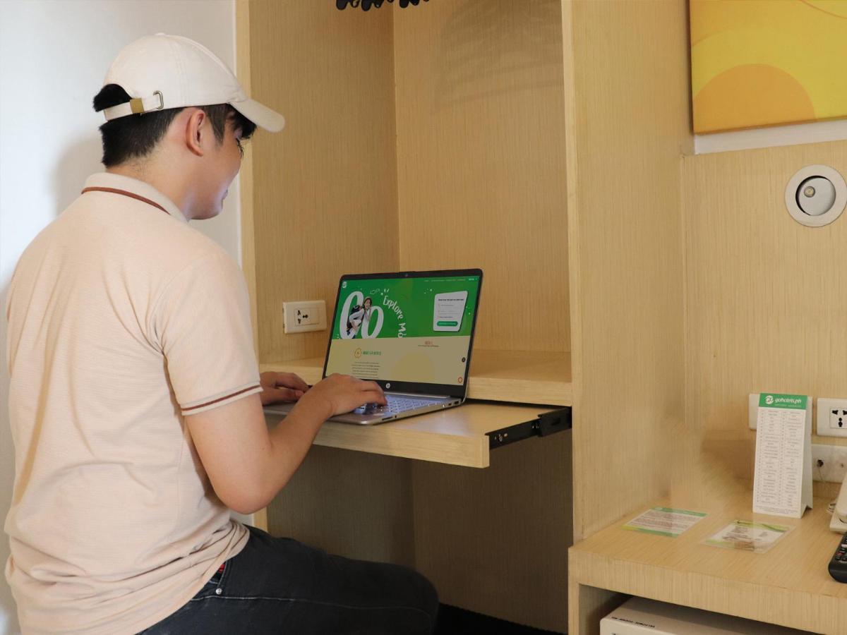 Go Hotels Timog Quezon City Dış mekan fotoğraf