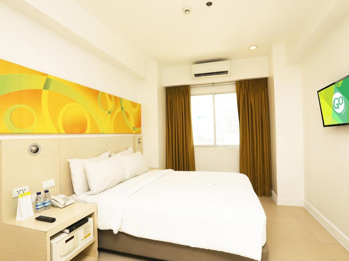 Go Hotels Timog Quezon City Dış mekan fotoğraf