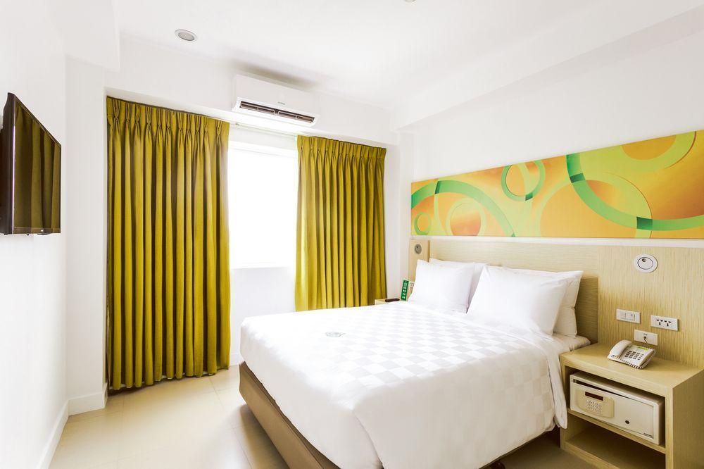Go Hotels Timog Quezon City Dış mekan fotoğraf