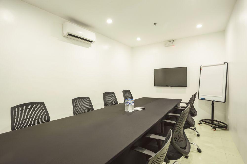 Go Hotels Timog Quezon City Dış mekan fotoğraf