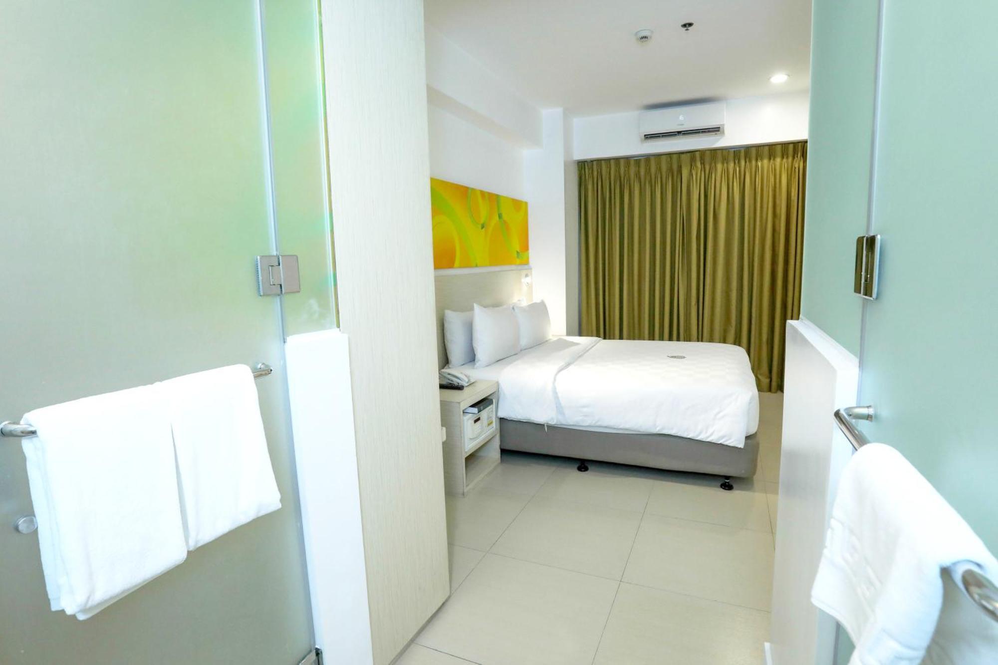 Go Hotels Timog Quezon City Dış mekan fotoğraf