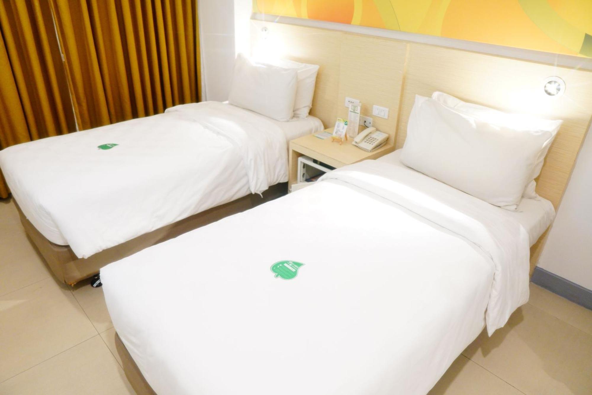 Go Hotels Timog Quezon City Dış mekan fotoğraf